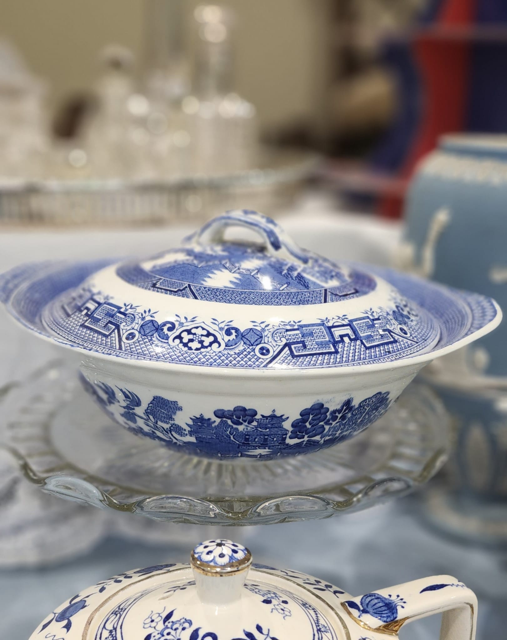 Crown Staffordshire Willow Blue and white tureen 26 x 15 cm