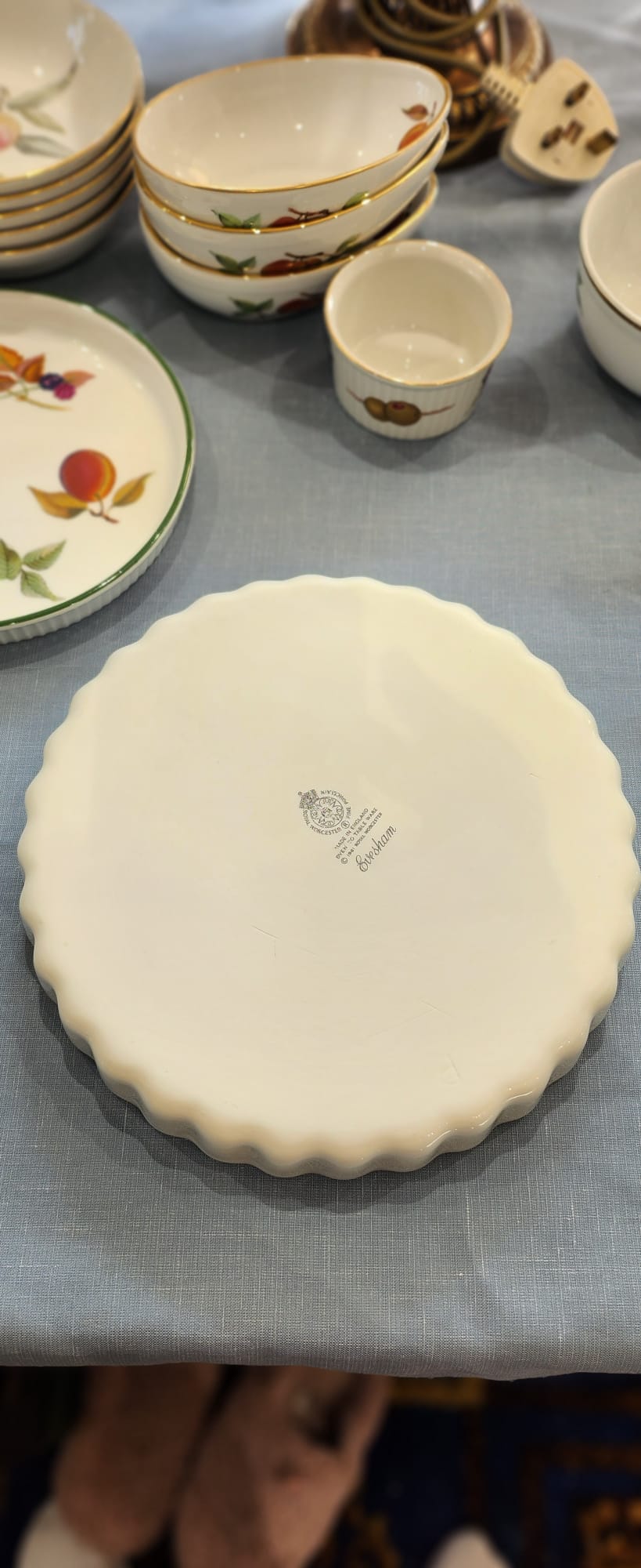 Royal Worcester Evesham gold pie dish 23 cm
