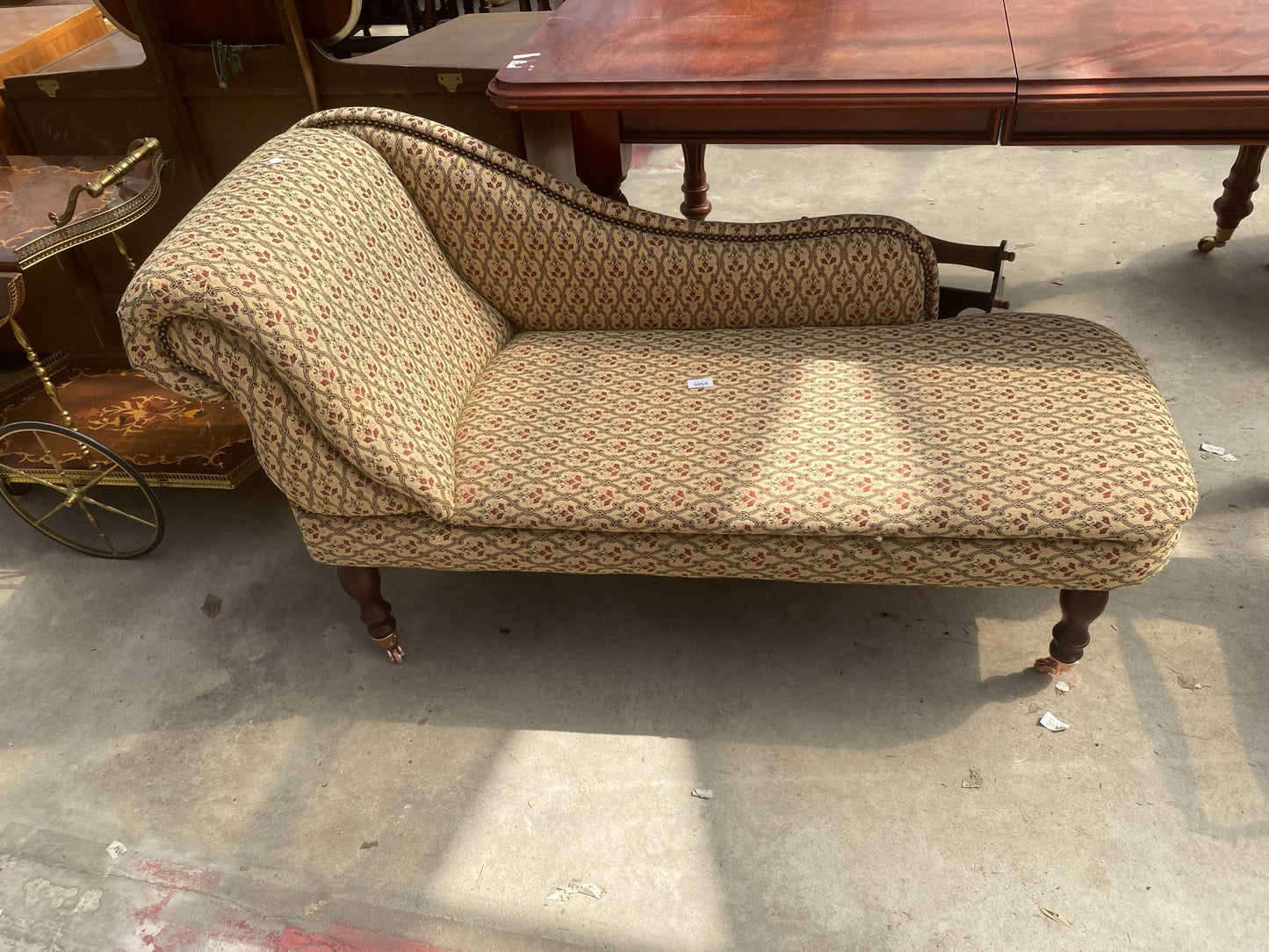A CHAISE LONGUE ON TURNED LEGS