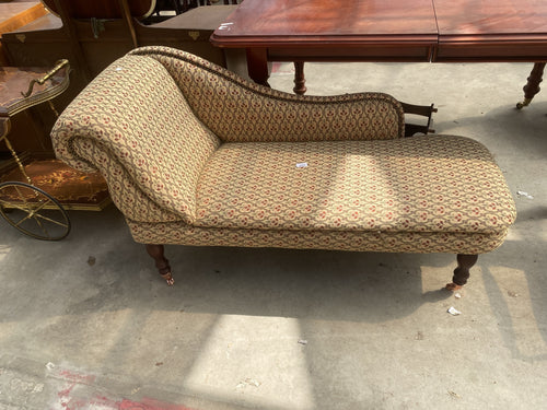 A CHAISE LONGUE ON TURNED LEGS