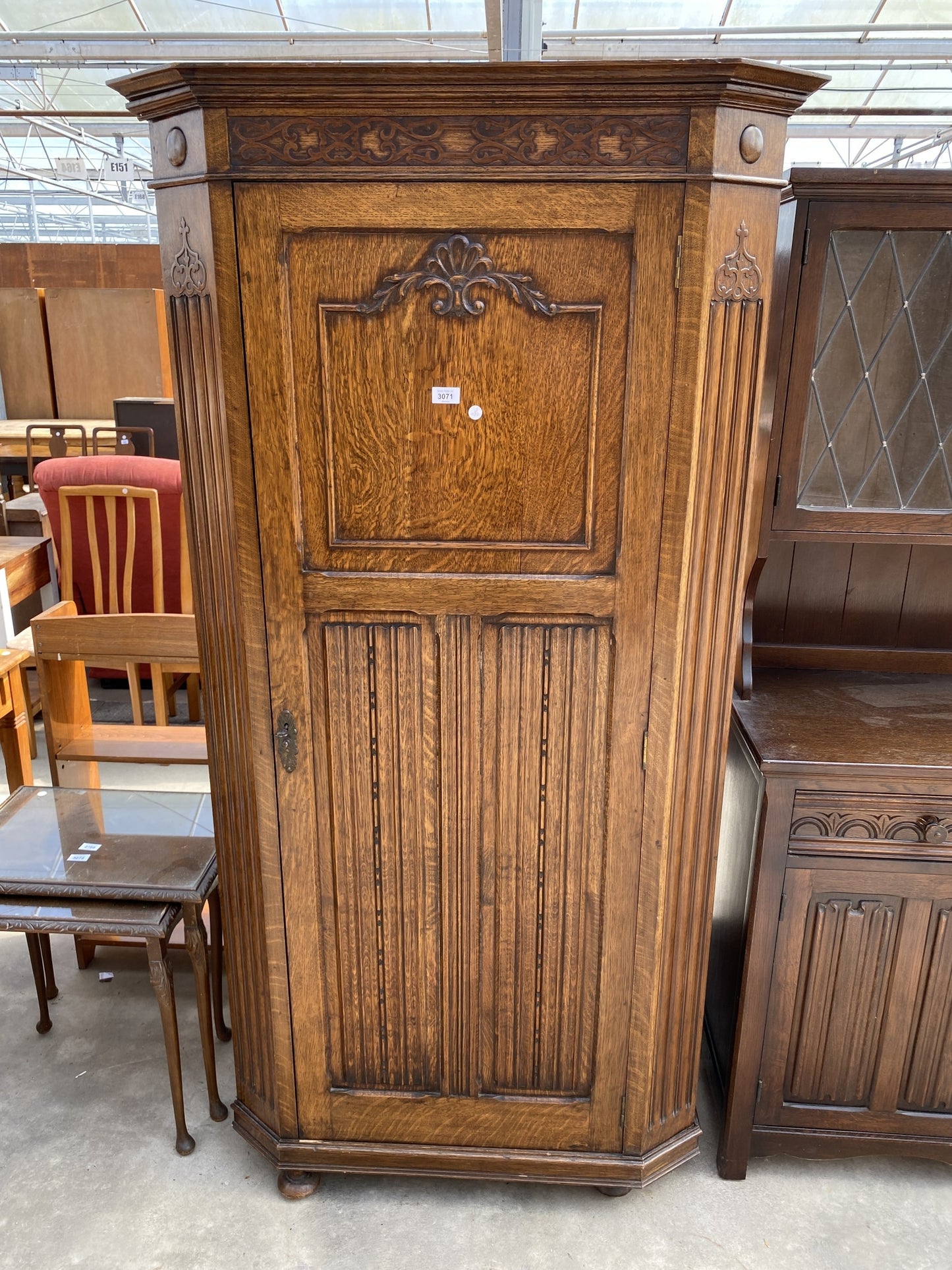 AN EARLY 20TH CENTURY OAK HALL WARDROBE WITH LINEN FOLD AND FOLIATE DECORATION 38" WIDE