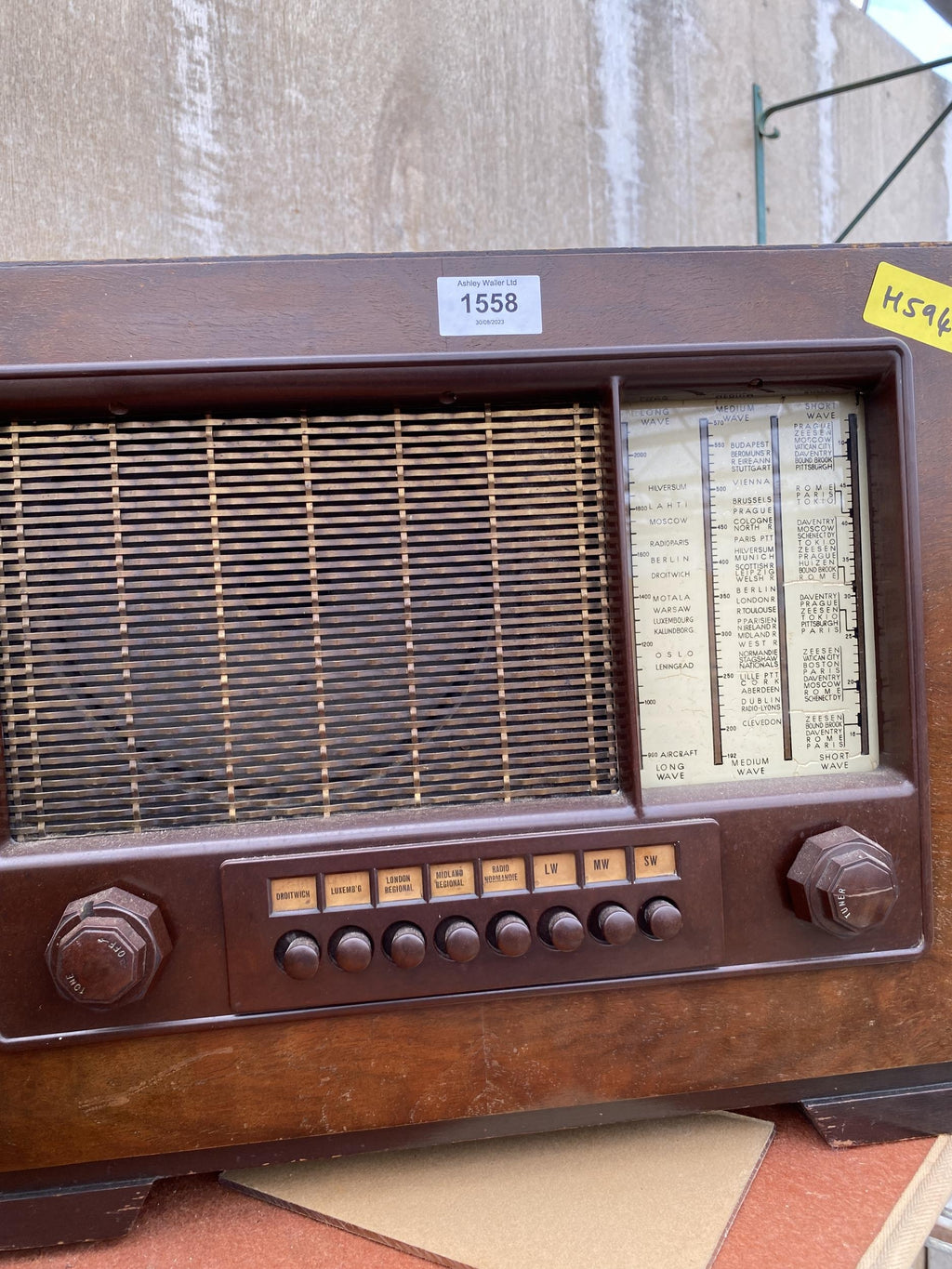 Vintage 1939 His Maters Voice Valve Radio (1104)