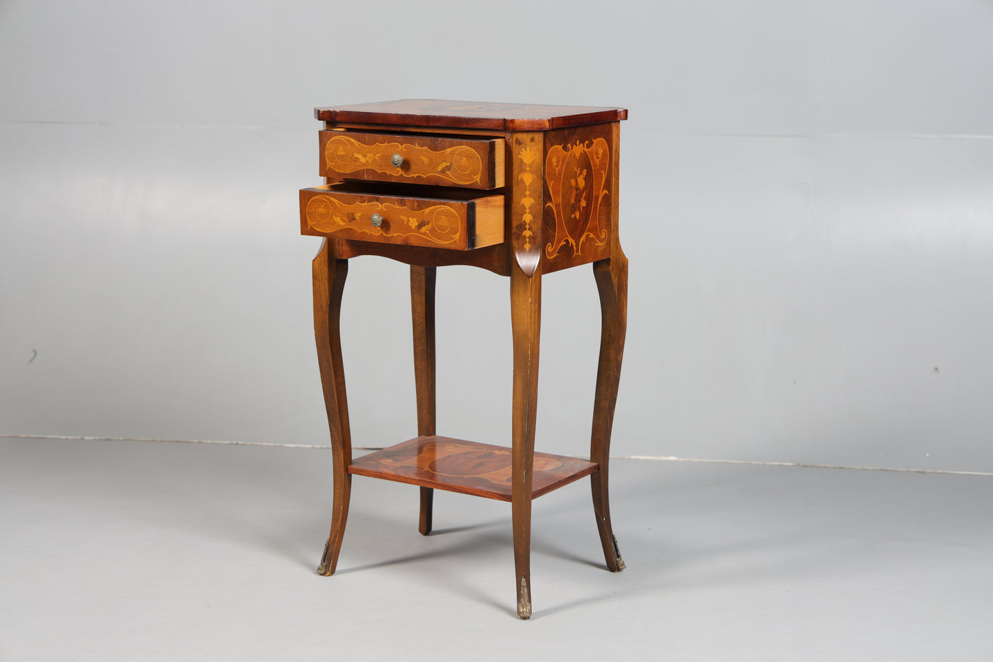 18th CENTURY LOUIS XV STYLE MARQUETRY TABLE TABLE-EN-CHIFFONIERE