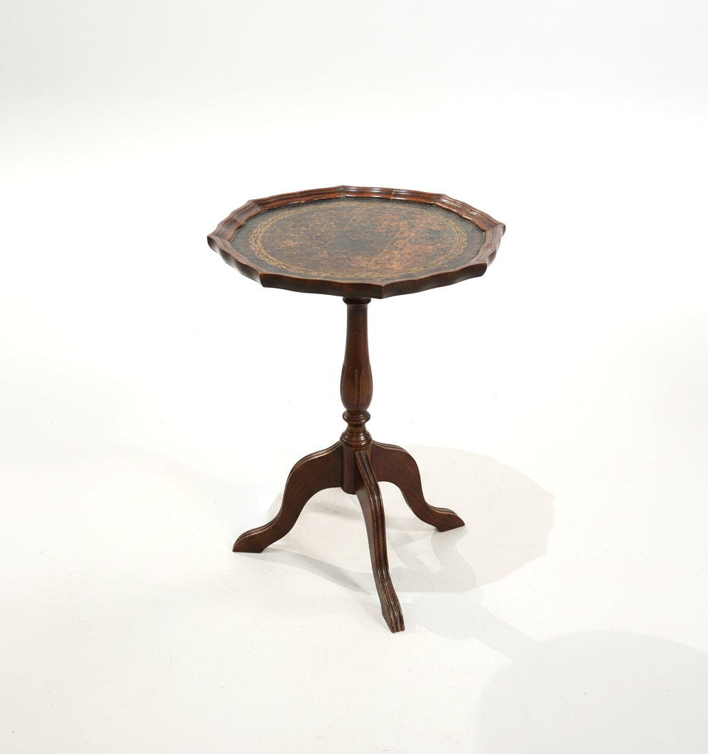 Elegant Mahogany Pie Crust Edge Black Leather with Tripod leg