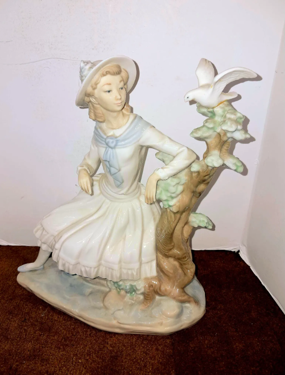 NAO by Lladro "Girl with Dove"