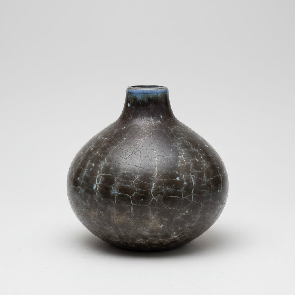 Hand-Thrown Studio Pottery "Moon" Vase – Earthy Textures & Ethereal Glaze