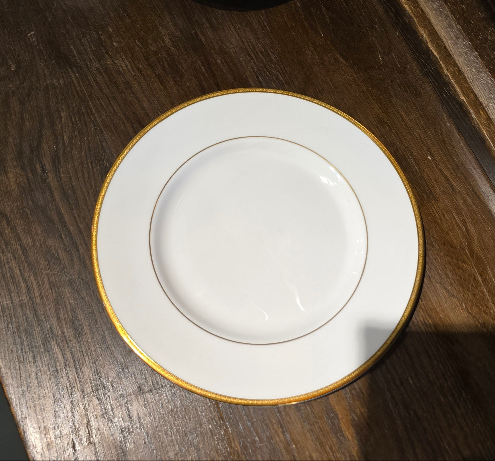 Royal Doulton Delacourt Fine Bone China 20cm Plate