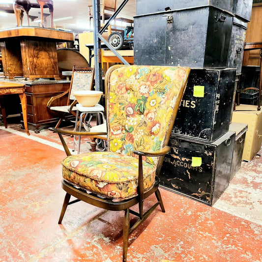 Armchairs "Windsor" by Ercol! Model 203! In excellent condition! Original cushions and webbing. The Ercol sofa has always served as a sitting area on a houseboat!