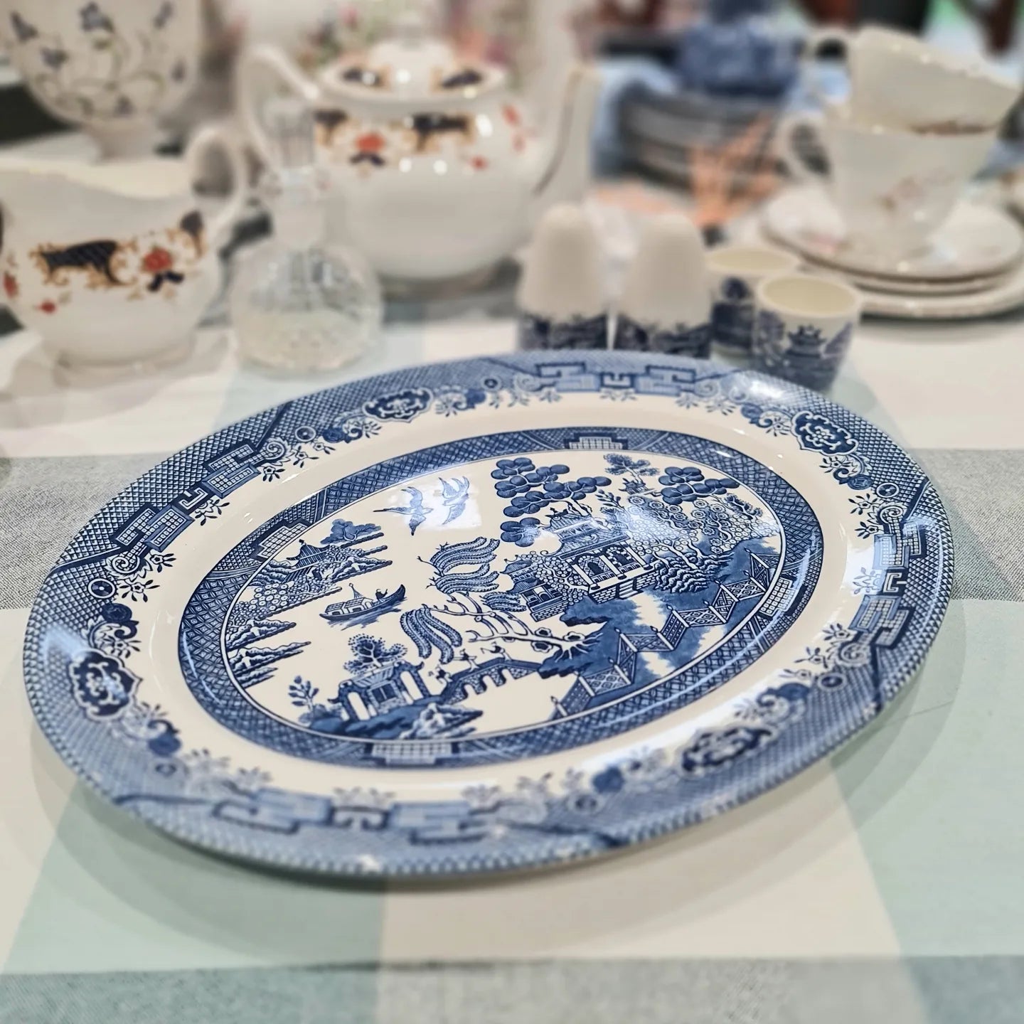 Churchill blue willow platter 32 x 25 cm