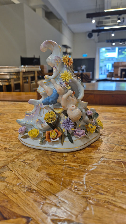 Beautiful Antique German Porcelain Sitzendorf  figurine  1887 Year wall stand