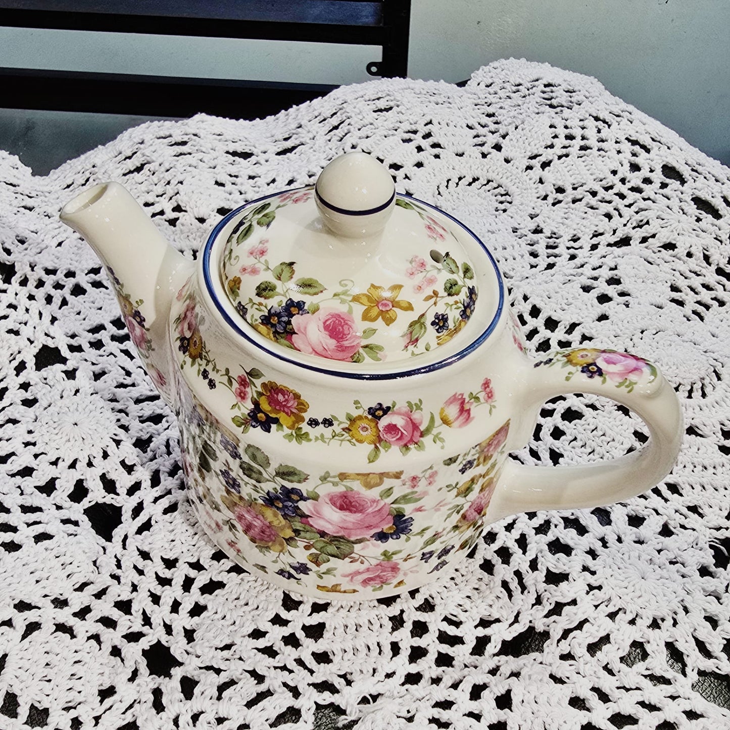 Vintage Sadler small tea pot