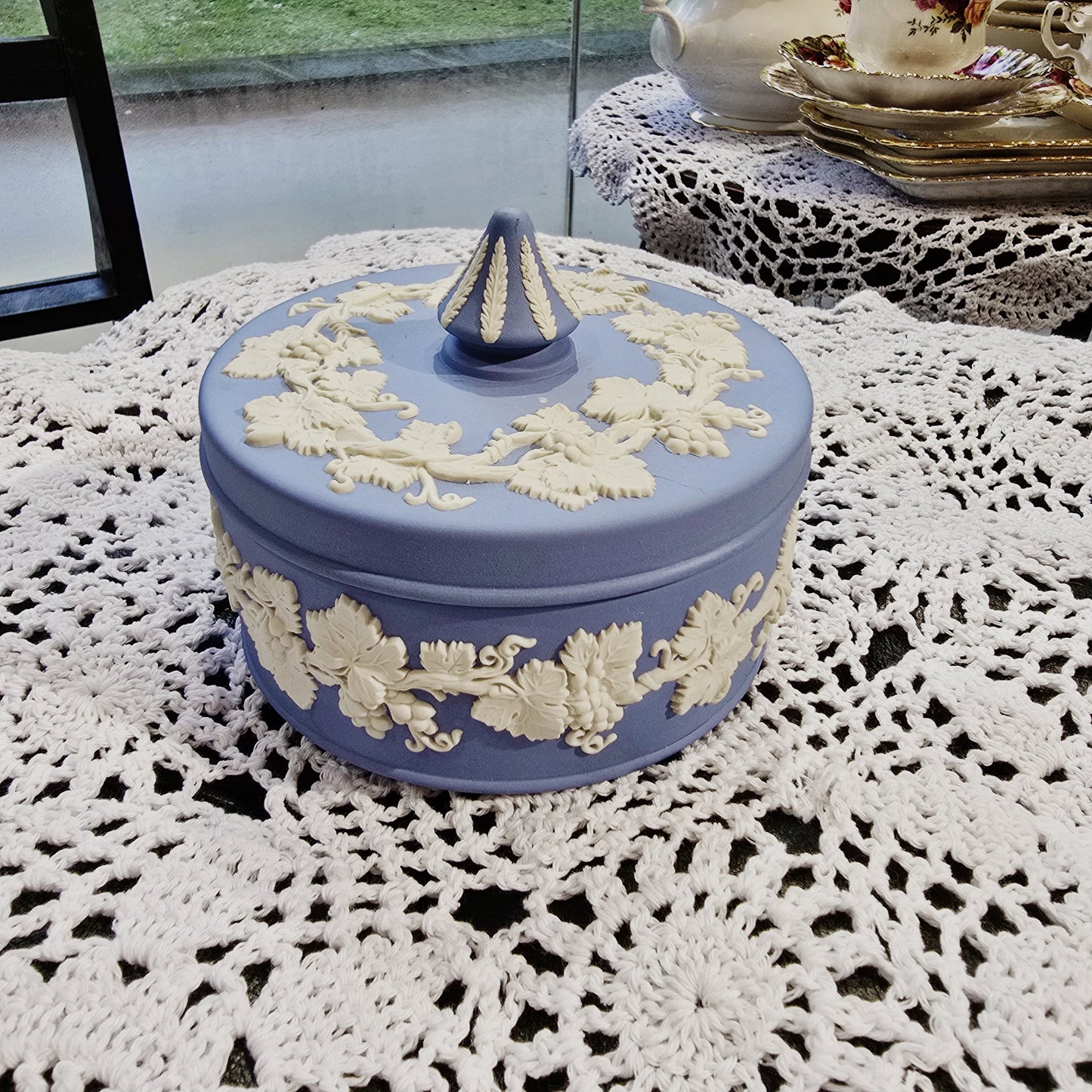 Heavy lidded Wedgwood jasperware jewellery box 1964