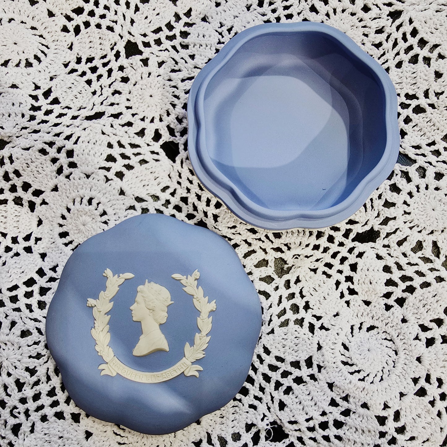 Wedgwood jasperware queen jewellery box