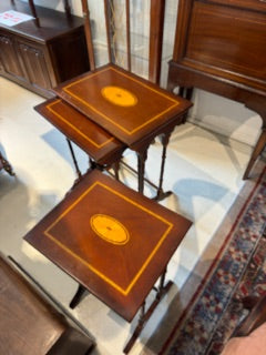 LOVELY VINTAGE SHERATON REVIVAL FAMBOO NEST OF TABLES IN MAHOGANY & SATINWOOD
