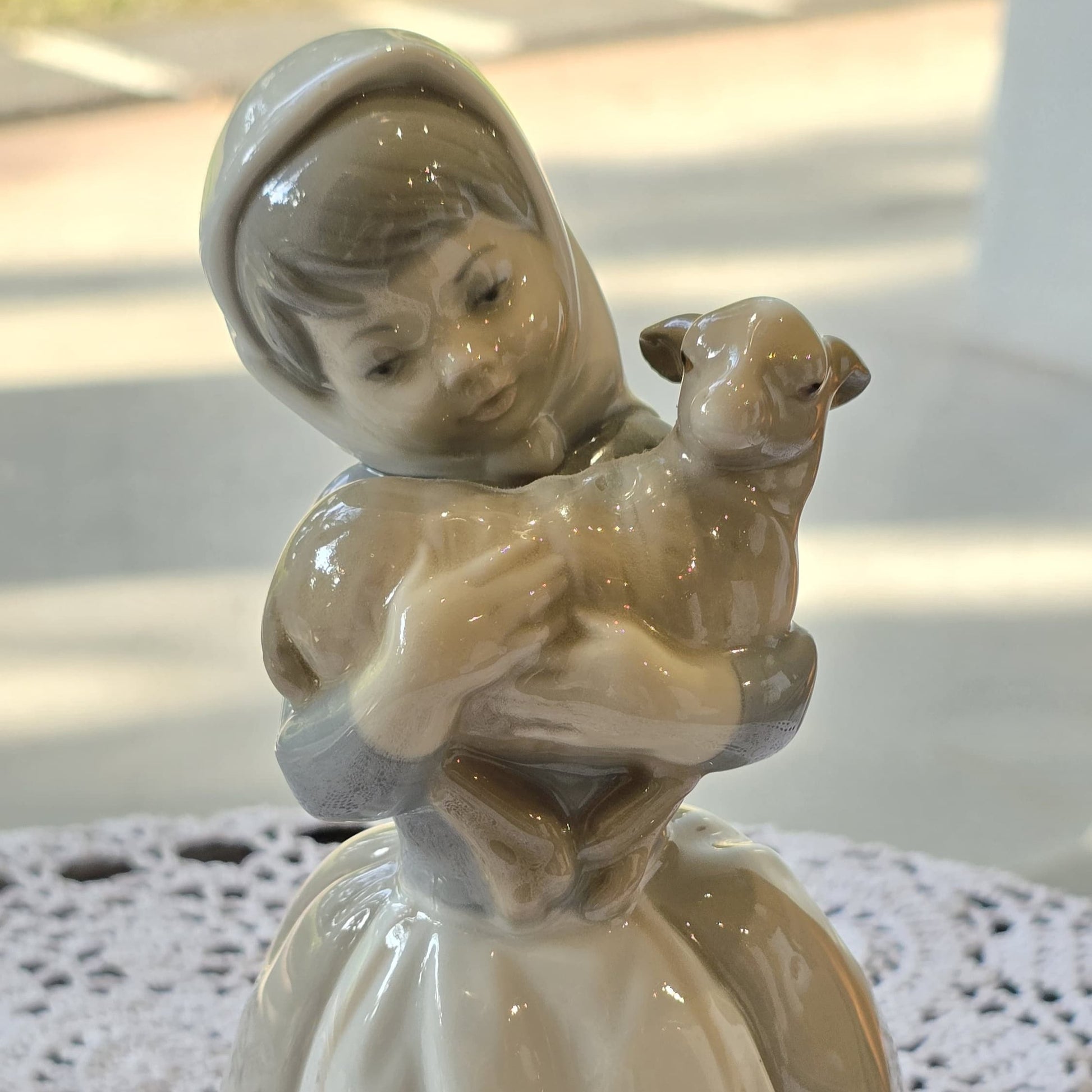 Lladro Figurine Shepherdess holding a lamp