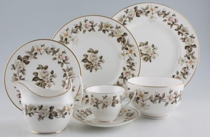 ROYAL WORCESTER CHINA 'TORQUAY' PATTERN TABLE WARE