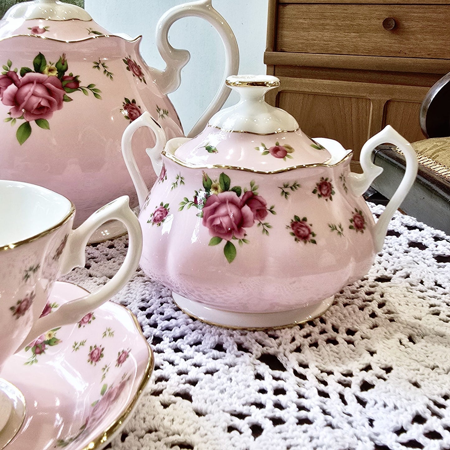 Royal Albert New Country Rose Tea set / TeaPot/ Milk jug /sugar bowl