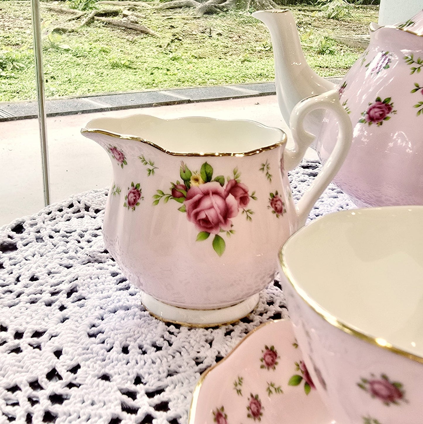 Royal Albert New Country Rose Tea set / TeaPot/ Milk jug /sugar bowl