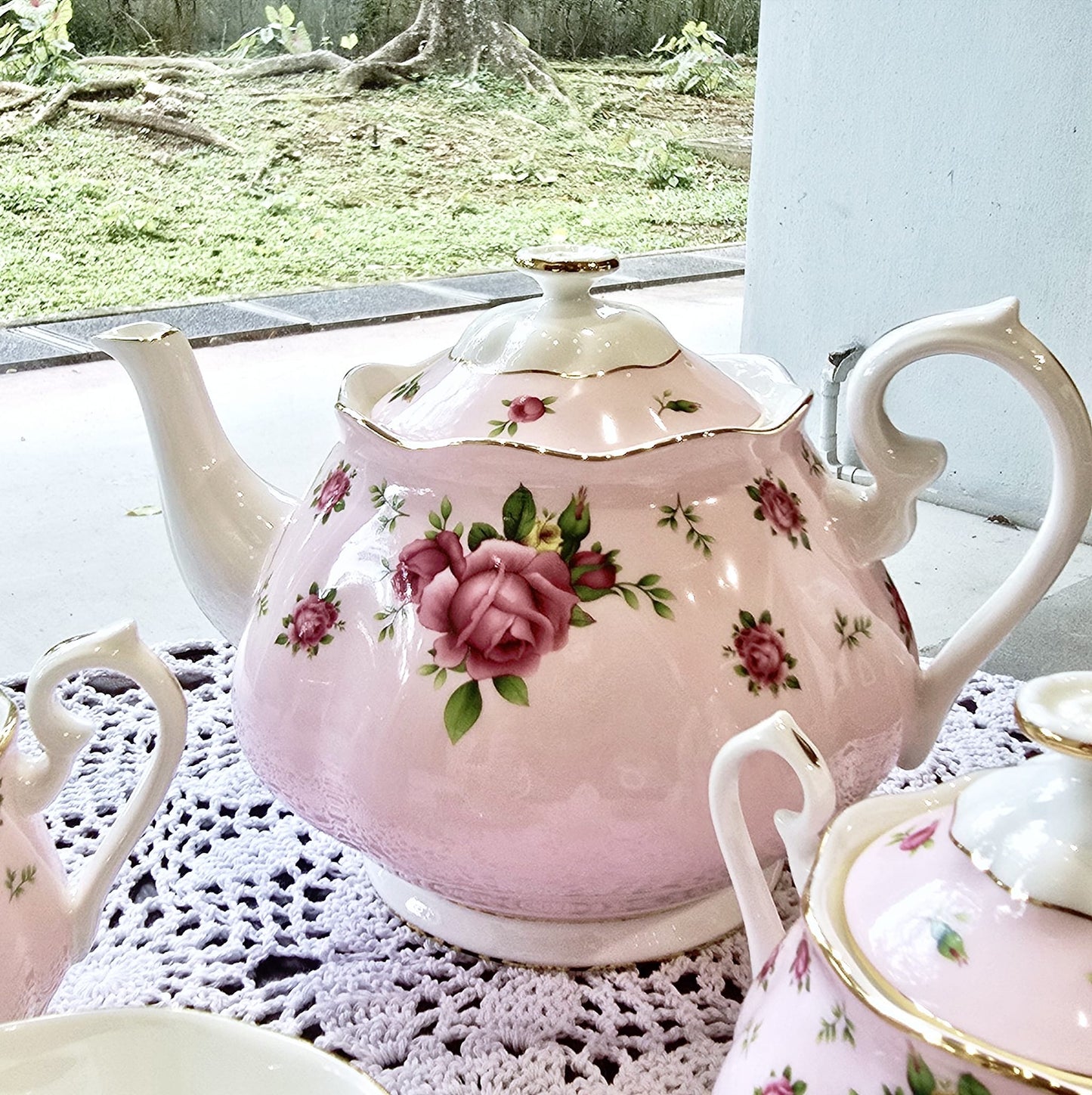 Royal Albert New Country Rose Tea set / TeaPot/ Milk jug /sugar bowl