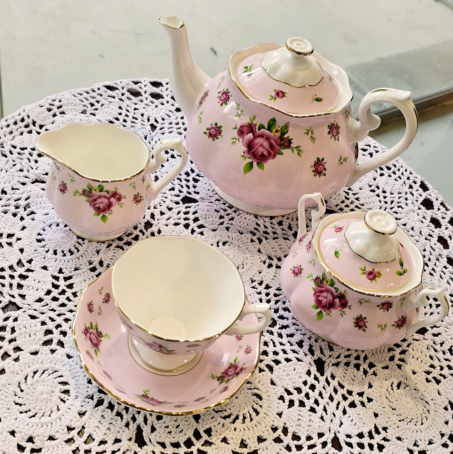 Royal Albert New Country Rose Tea set / TeaPot/ Milk jug /sugar bowl