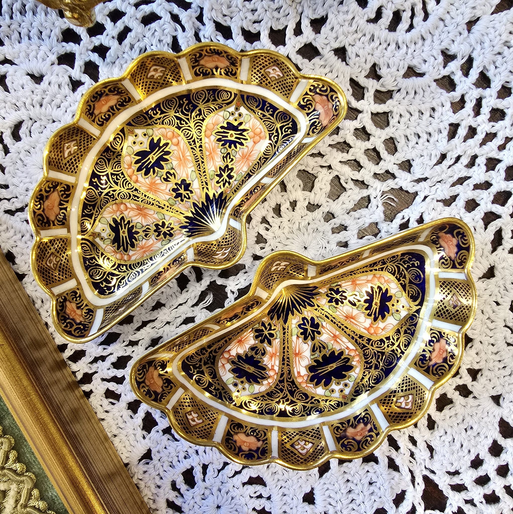 1931 Royal Crown Derby Hand painted Imari Fan shape dish