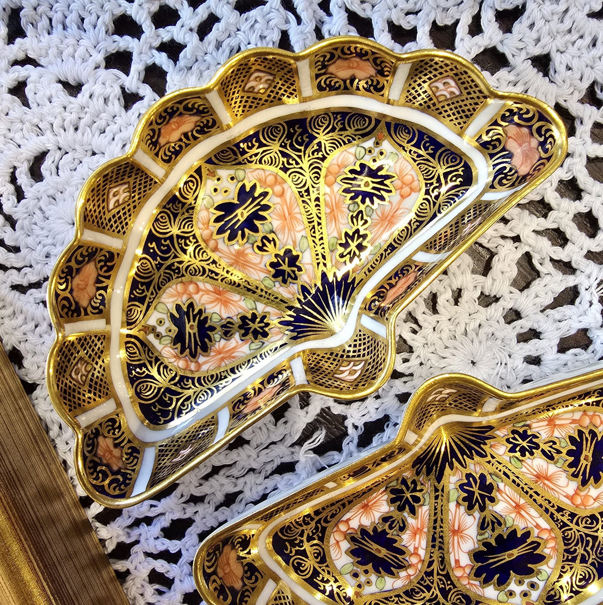 1931 Royal Crown Derby Hand painted Imari Fan shape dish
