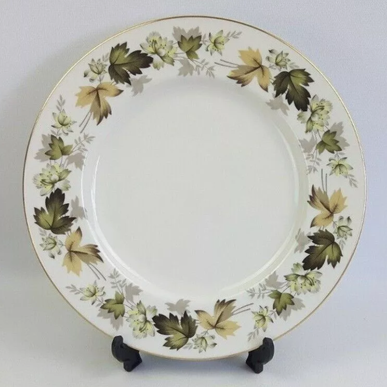 Royal Doulton Larchmont Dinnerware, Dinner plate, Tureen, Soupbowl