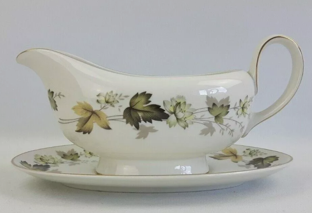 Royal Doulton Larchmont Dinnerware, Dinner plate, Tureen, Soupbowl