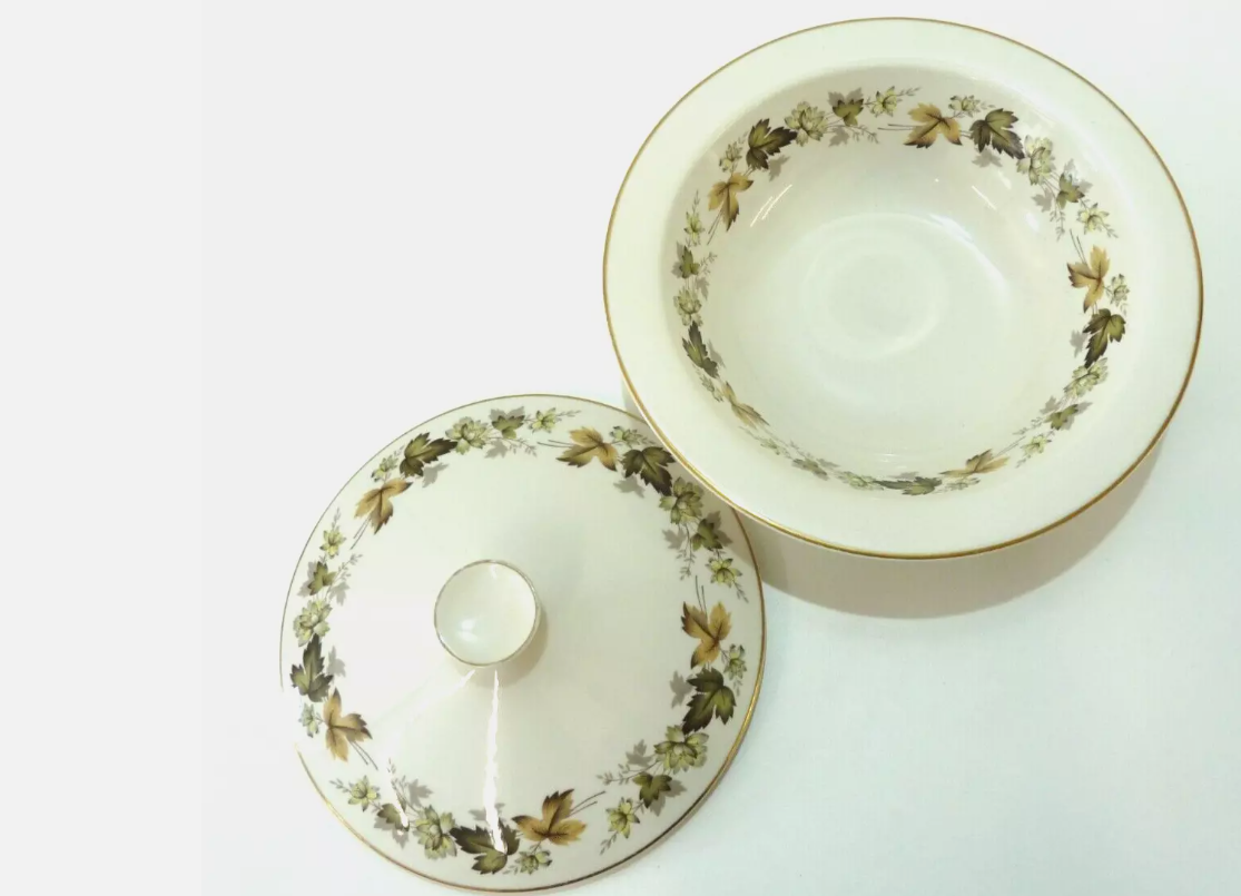 Royal Doulton Larchmont Dinnerware, Dinner plate, Tureen, Soupbowl