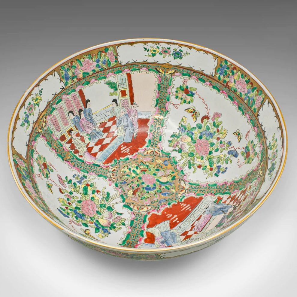 A Chinese, ceramic dish from the Art Deco period, dating to the mid 20th century, circa 1940.