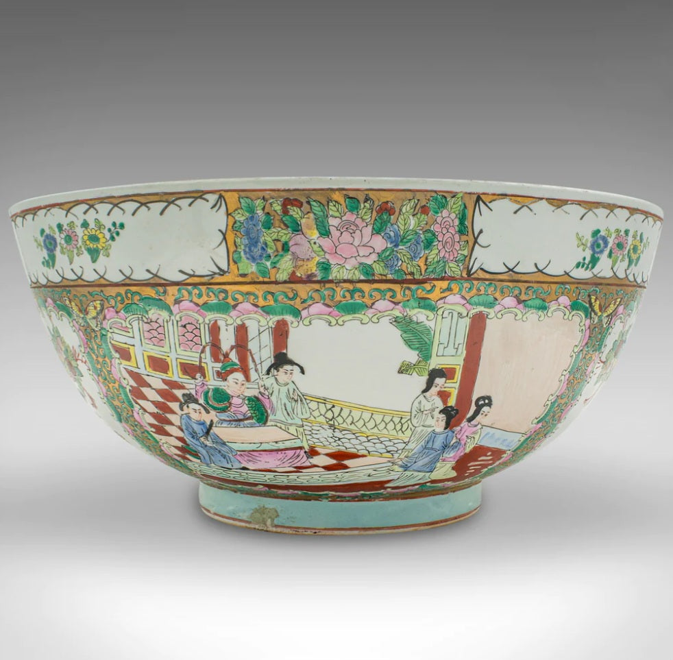 A Chinese, ceramic dish from the Art Deco period, dating to the mid 20th century, circa 1940.