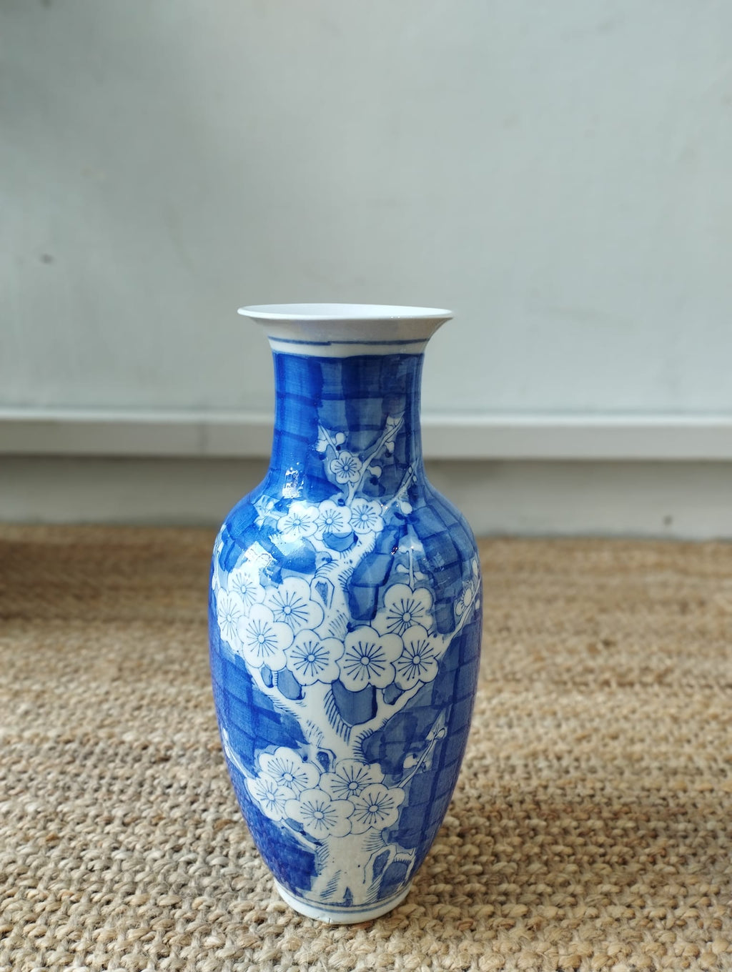 Hand painting vintage blue and white big vase