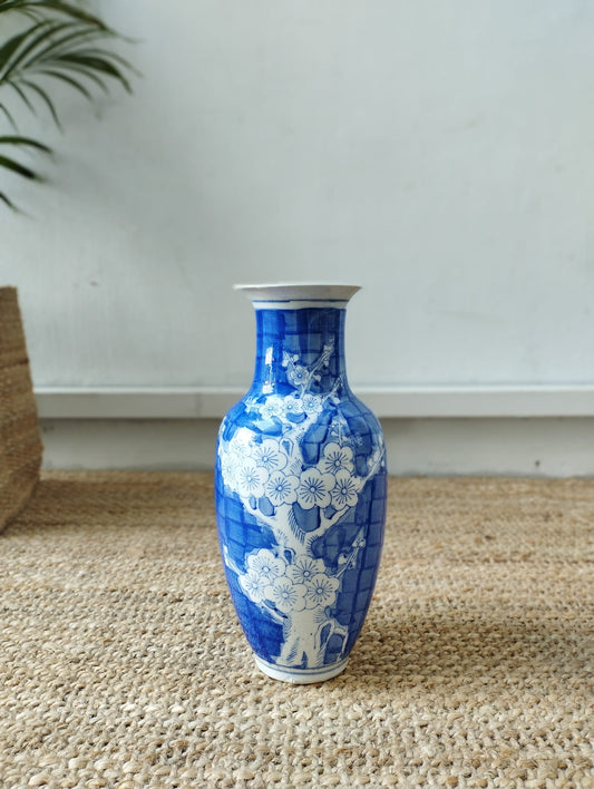 Hand painting vintage blue and white big vase