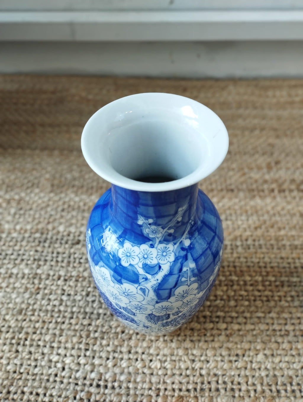 Hand painting vintage blue and white big vase
