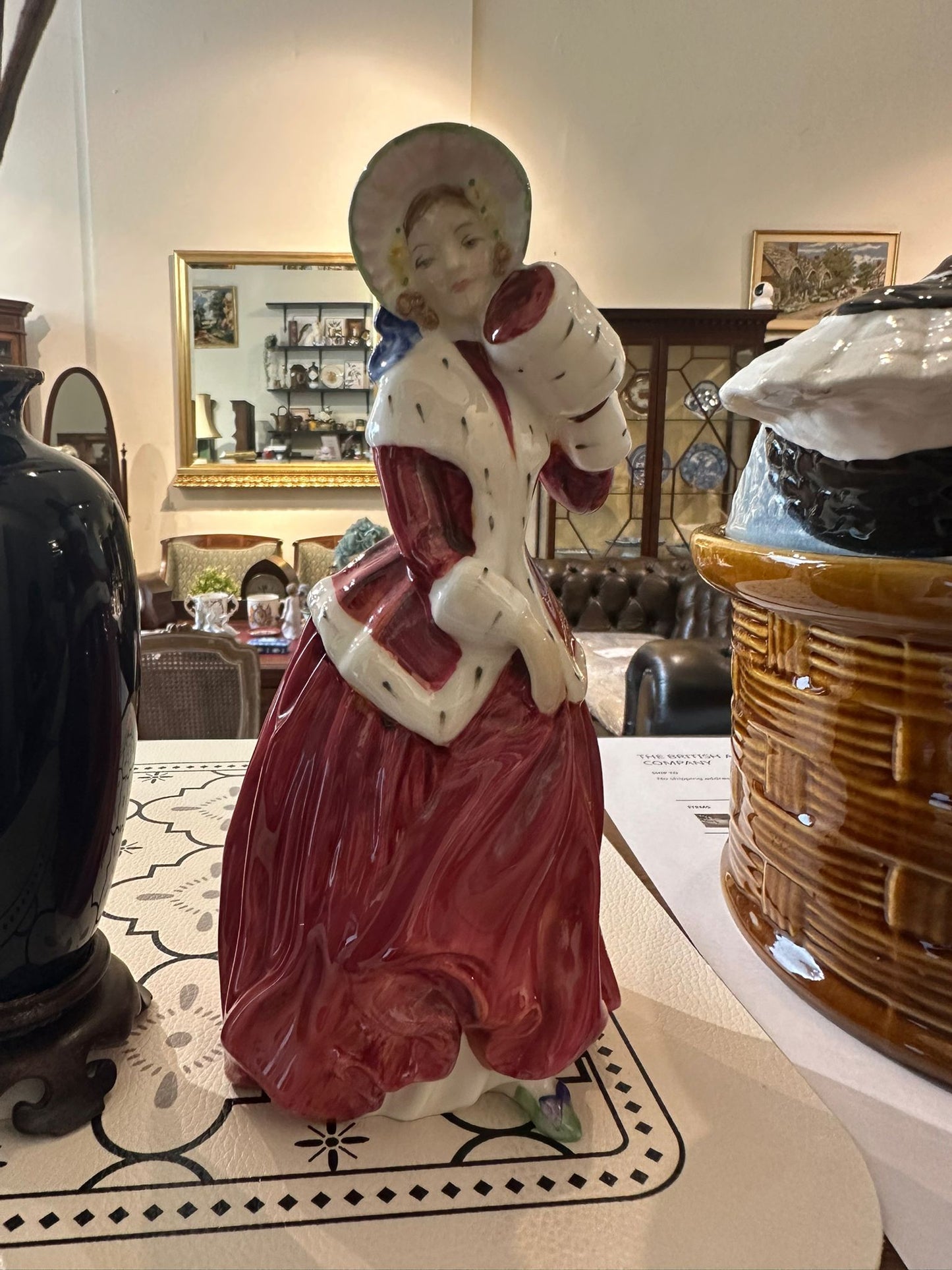 ROYAL DOULTON FIGURINE "CHRISTMAS MORNING