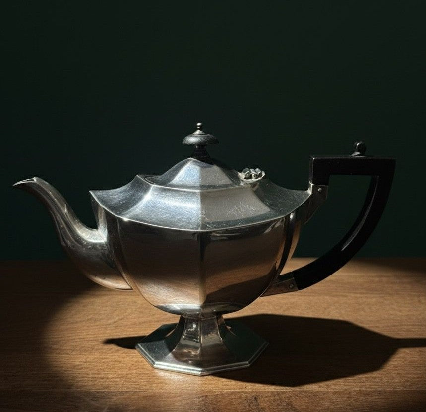 Victorian warranted hard soldered tea pot 1580