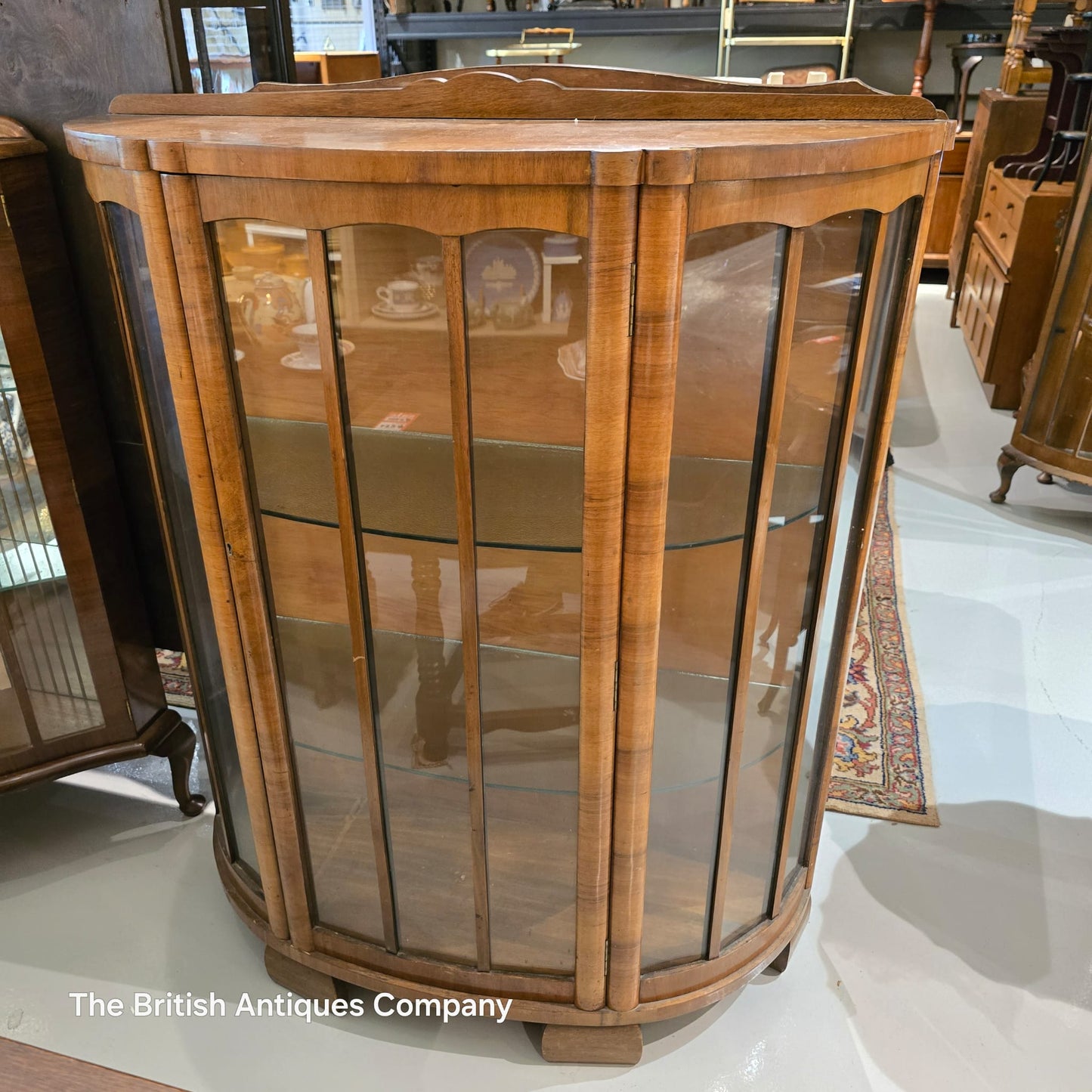 Vintage bow-front display cabinet with elegant craftmanship