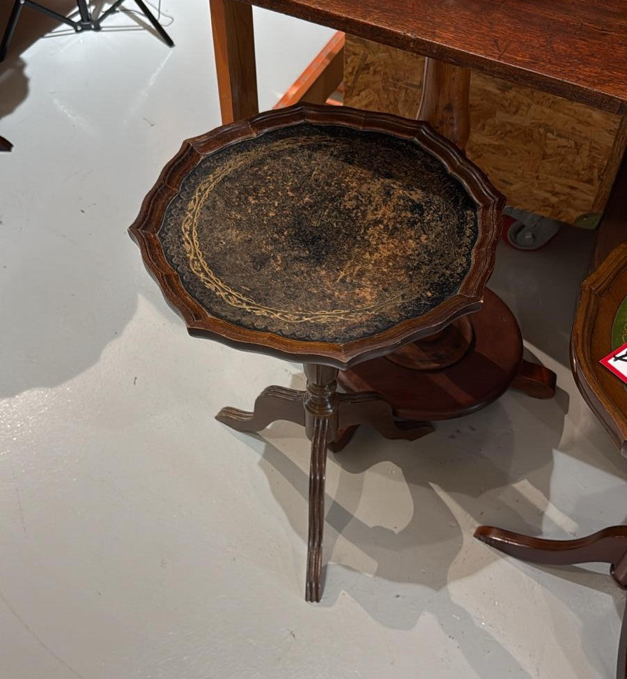 Elegant Mahogany Pie Crust Edge Black Leather with Tripod leg