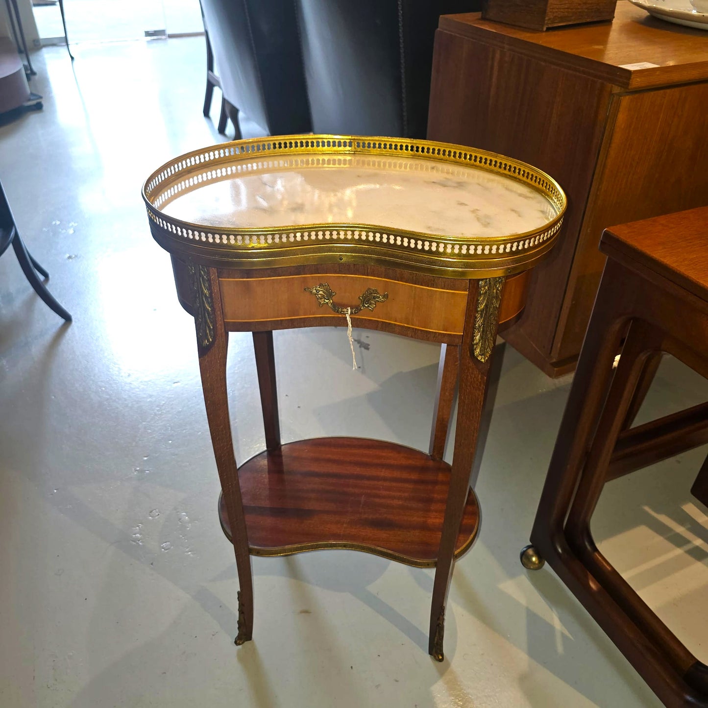 -[NEW ARRIVAL]- French-style kidney-shaped side table