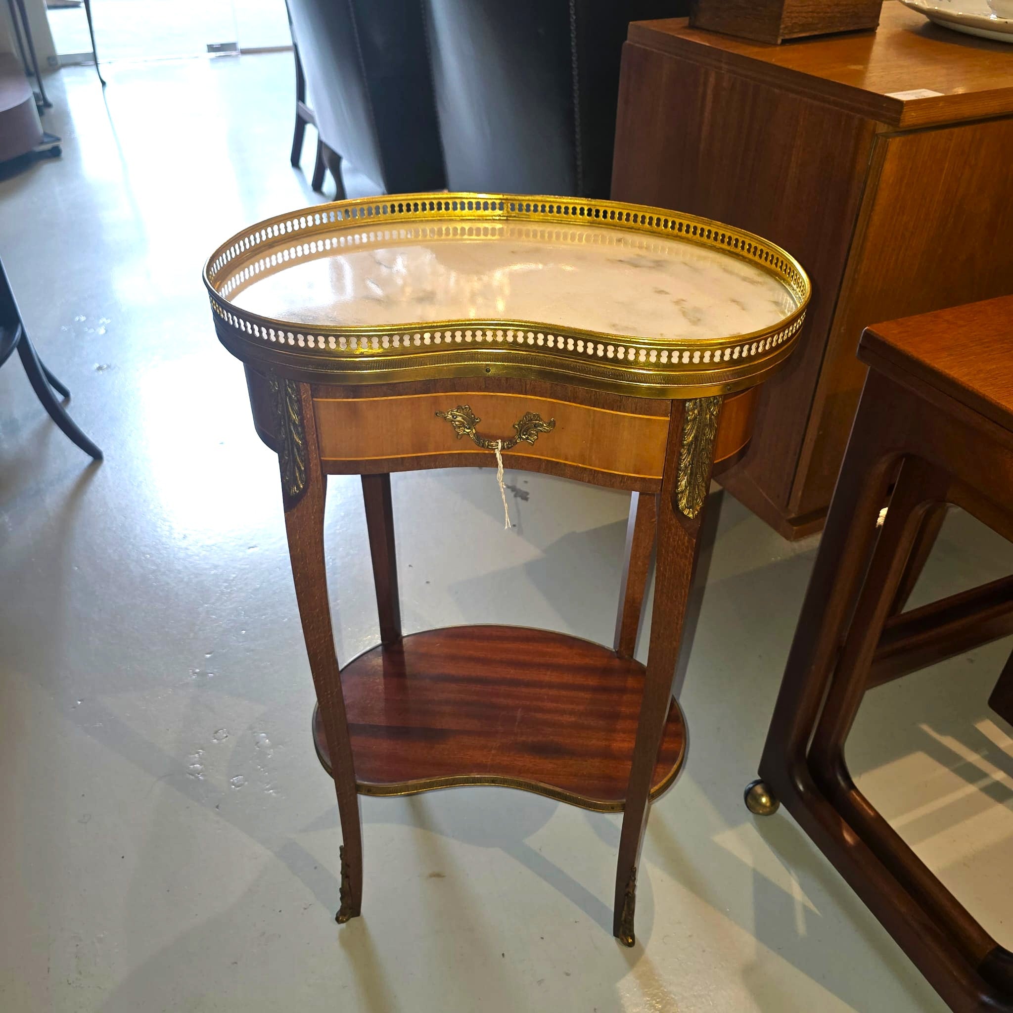 -[NEW ARRIVAL]- French-style kidney-shaped side table