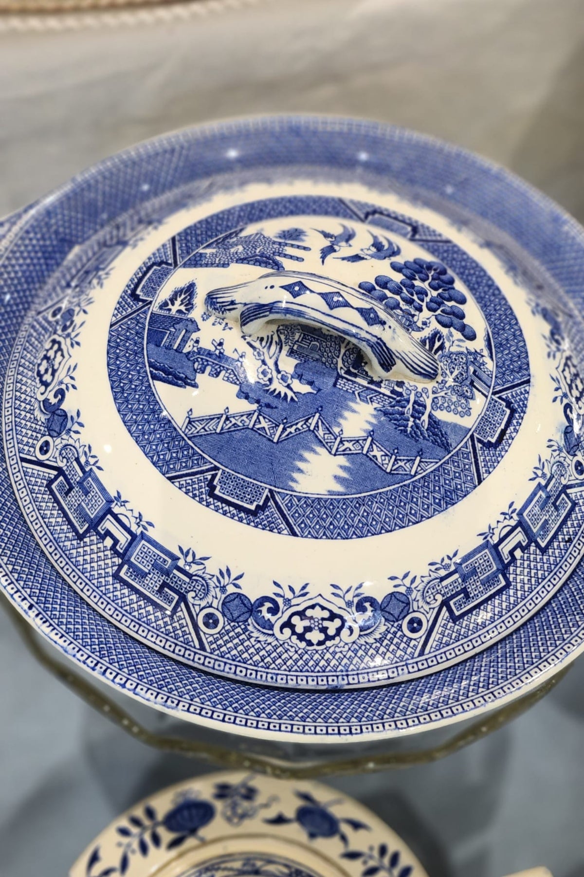 Crown Staffordshire Willow Blue and white tureen 26 x 15 cm