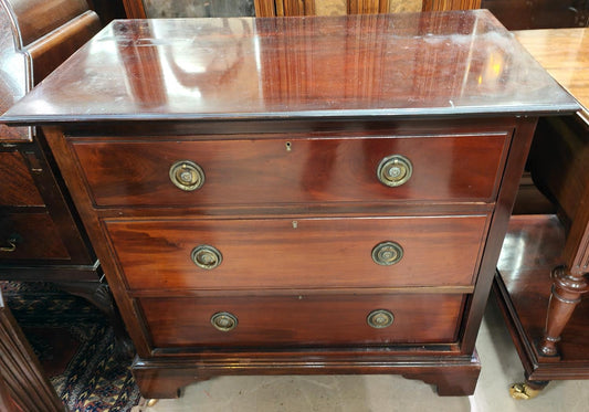 EARLY 19TH CENTURY SMALL MAHOGANY CHEST OF  DRAWERS