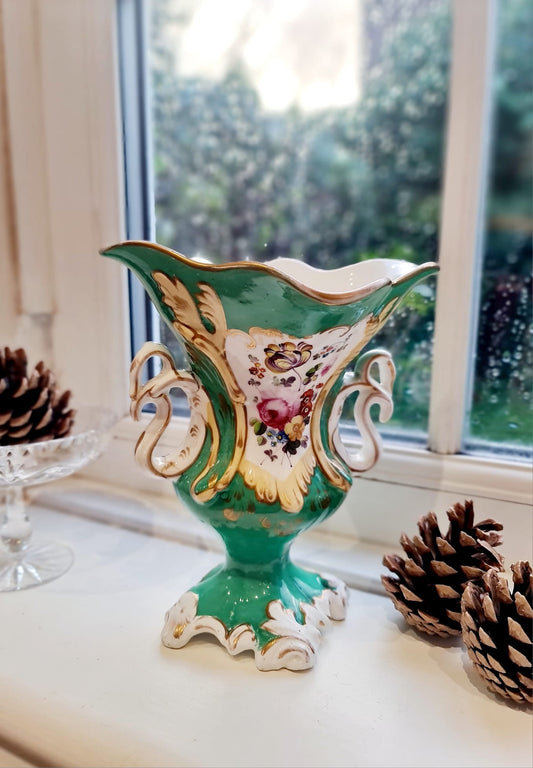 Antique beautiful vase made by Samuel Alcock around the year 1840