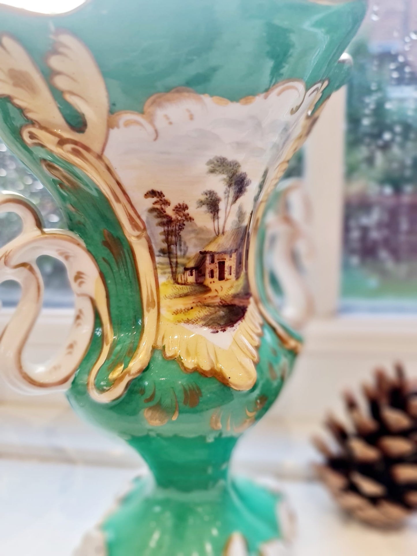 Antique beautiful vase made by Samuel Alcock around the year 1840