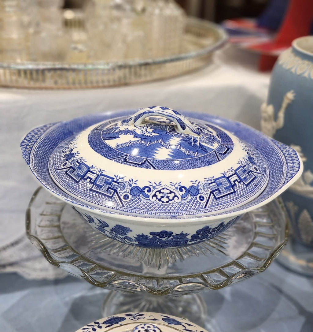 Crown Staffordshire Willow Blue and white tureen 26 x 15 cm