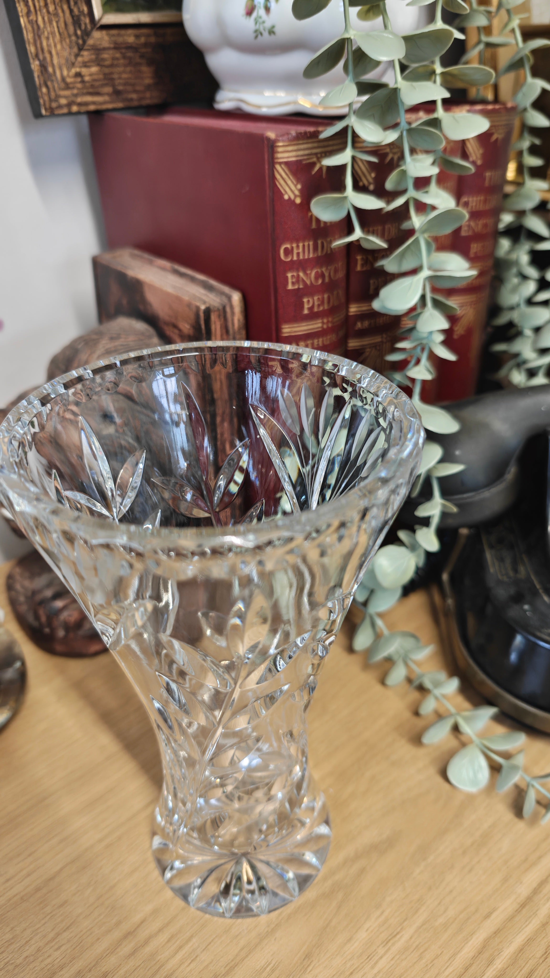 Beautiful vintage crystal vase 19 x 12 cm
