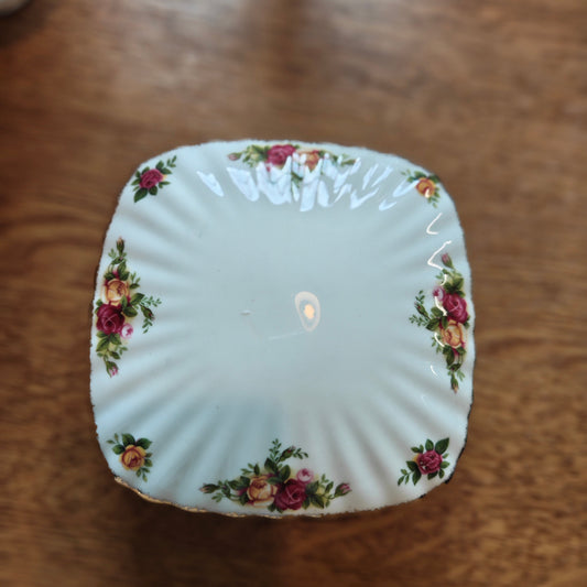 Rare Royal Albert Old Country Rose medium trinket box -1962 version made in England -L14 x H4 cm