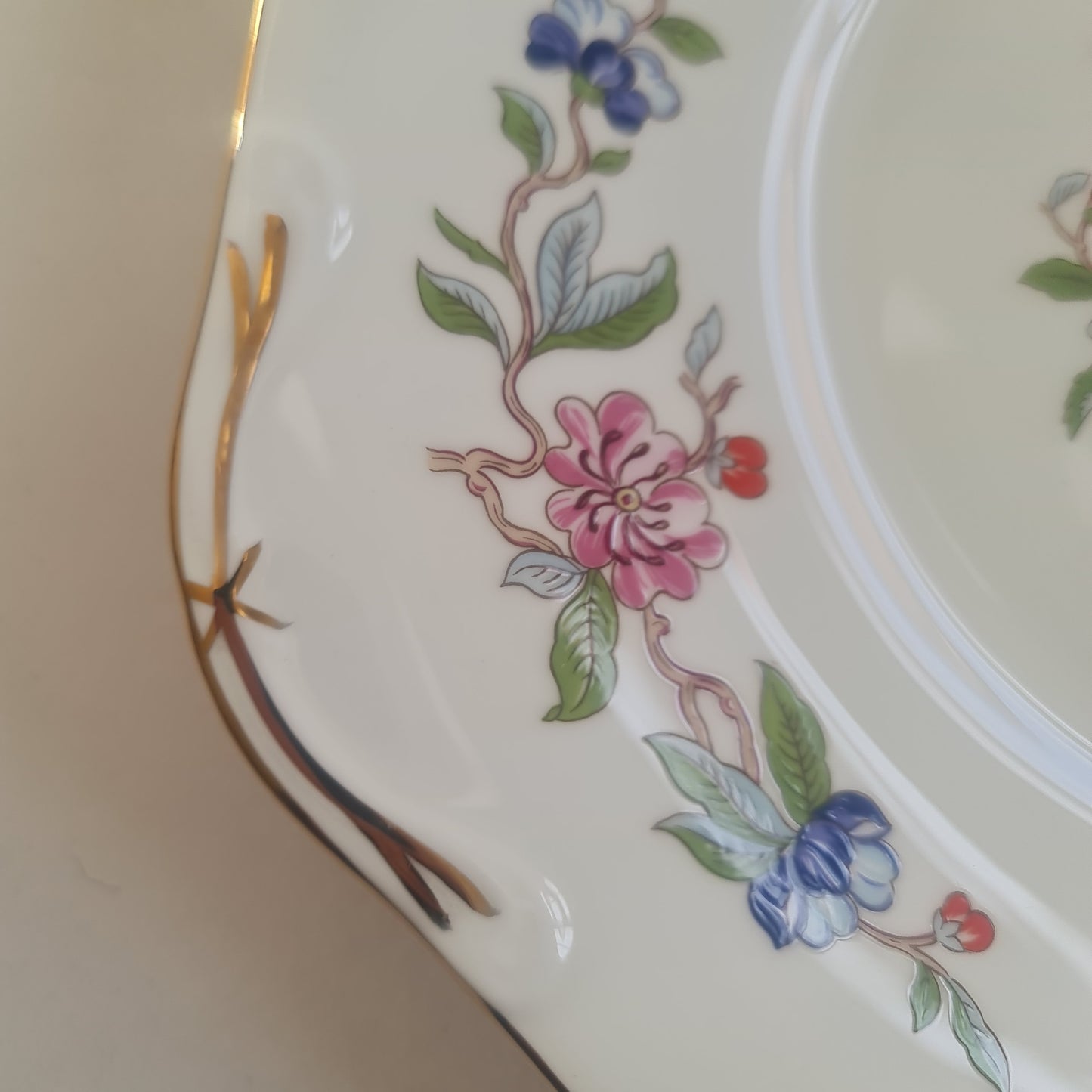 Beautiful Anysley Pembroke serving plate - brand new