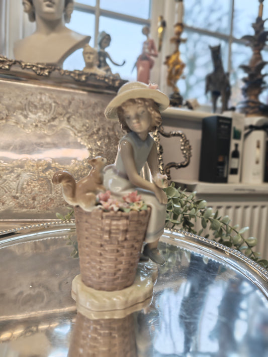 Lladro Figurine Hello Little Squirrel!