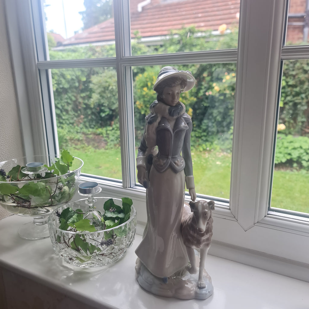 Fantastic  14.5” NADAL LLADRO #853 LADY WOMAN FIGURINE WITH BONNET & SCARF WALKING DOG